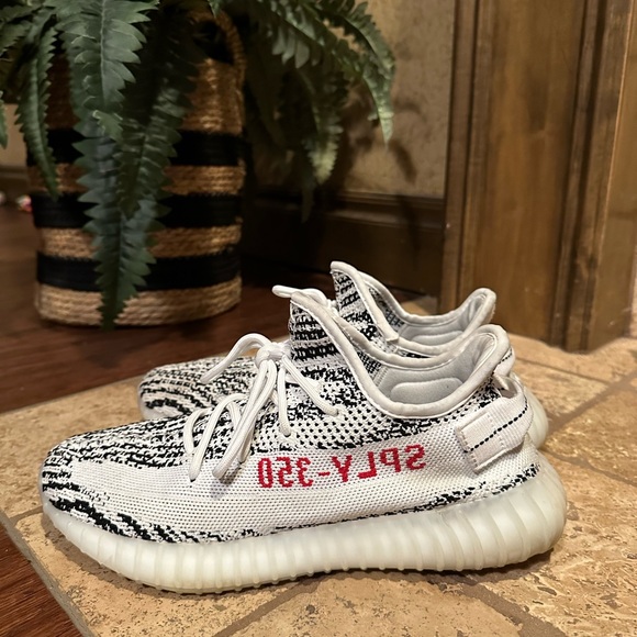 Yeezy 350 Zebra Size 7.5 - Picture 6 of 6